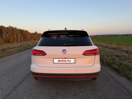 2020 Volkswagen Touareg III, белый, 3250000 рублей, вид 4