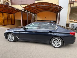 2018 BMW 5 серии 520d xDrive VII (G30/G31/G38), синий, 3990000 рублей, вид 4
