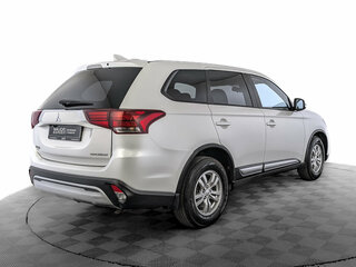 2018 Mitsubishi Outlander III Рестайлинг 3, белый, 1700000 рублей, вид 5