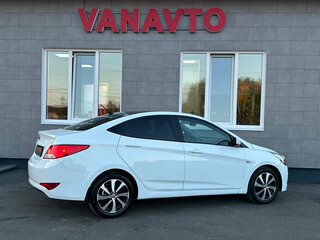 2015 Hyundai Solaris I Рестайлинг, белый, 950000 рублей, вид 5