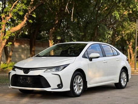 2021 Toyota Corolla XII (E210), белый, 1630000 рублей, вид 3