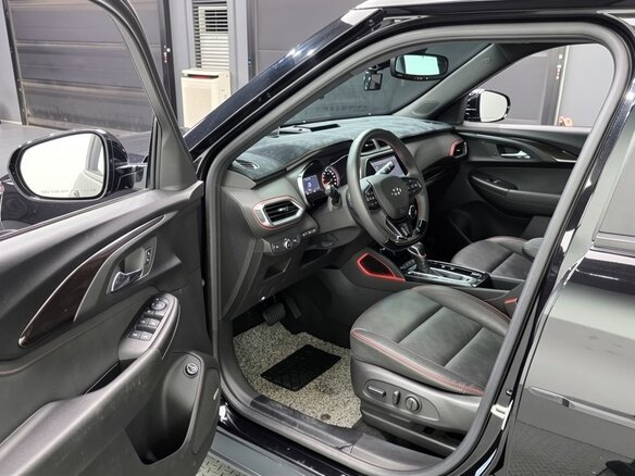 2023 Chevrolet TrailBlazer III, чёрный, 1990000 рублей - вид 8