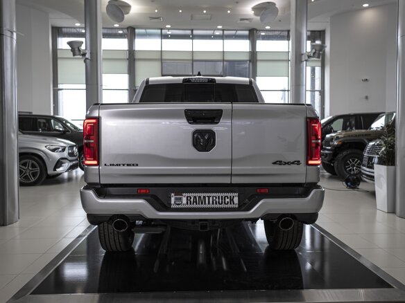 2026 Ram 1500 Crew Cab V Рестайлинг, серебристый, 9390000 рублей - вид 4
