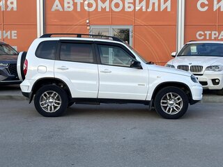 2017 Chevrolet Niva I Рестайлинг, белый, 780000 рублей, вид 4