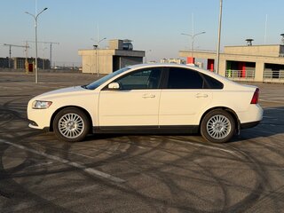 2008 Volvo S40 II Рестайлинг, белый, 1400000 рублей, вид 4