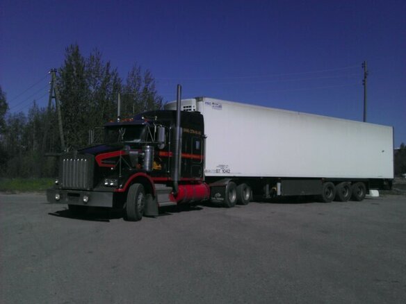 2002 Kenworth T800, чёрный, 3000000 рублей - вид 1