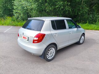 2013 Skoda Fabia II Рестайлинг, серебристый, 630000 рублей, вид 3