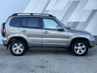 2018 Chevrolet Niva I Рестайлинг, коричневый, 798000 рублей, вид 4