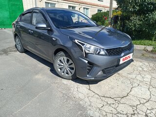 2020 Kia Rio IV Рестайлинг, серый, 1620000 рублей, вид 1