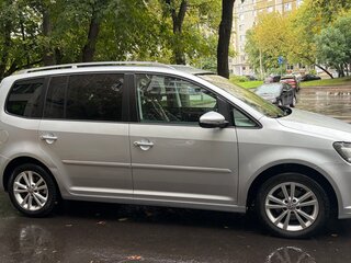 2013 Volkswagen Touran I Рестайлинг 2, серебристый, 1120000 рублей, вид 5