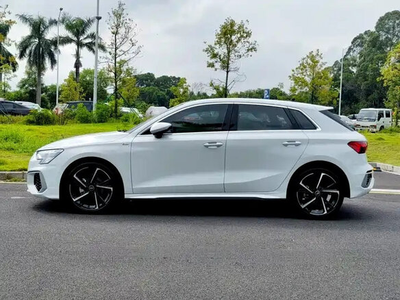 2023 Audi A3 Sportback 35 TFSI IV (8Y), белый, 1750606 рублей - вид 3