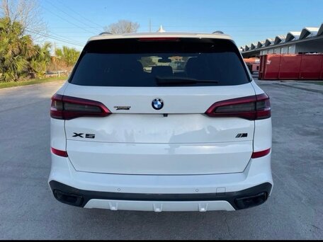 2020 BMW X5 40i IV (G05/G18), белый, 5730000 рублей, вид 3