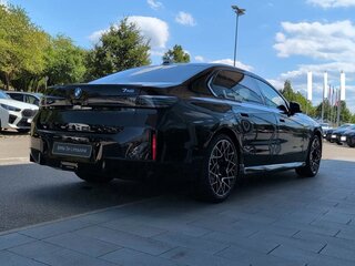 2026 BMW 7 серии 740 xDrive VII (G70) Рестайлинг, чёрный, 18700000 рублей, вид 3