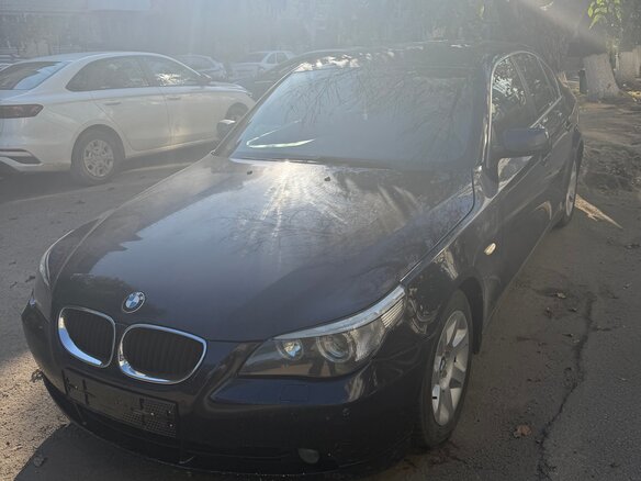 2004 BMW 5 серии 530i V (E60/E61), синий - вид 4