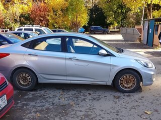 2012 Hyundai Solaris I, серебристый, 750000 рублей, вид 3