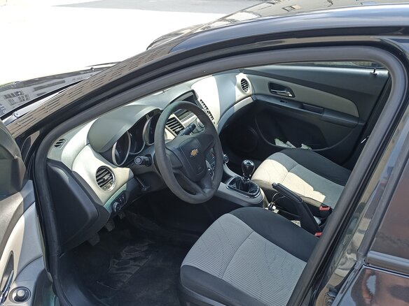 2012 Chevrolet Cruze I, чёрный, 470000 рублей - вид 3