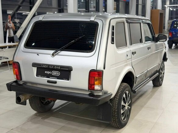 2015 Lada (ВАЗ) 2131 (4x4) 213105 I, серебристый, 464000 рублей - вид 4