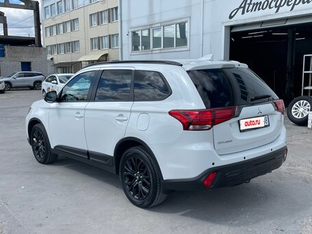 2021 Mitsubishi Outlander III Рестайлинг 3, белый, 2640000 рублей, вид 2