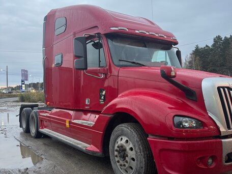 2003 Freightliner Columbia, красный, 2800000 рублей, вид 1