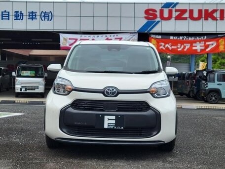 2023 Toyota Sienta III, белый, 1200000 рублей, вид 3