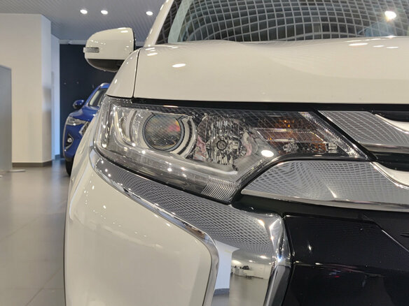 2017 Mitsubishi Outlander III Рестайлинг 2, белый, 1750000 рублей - вид 16