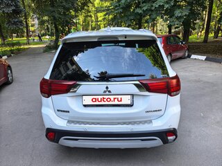 2018 Mitsubishi Outlander III Рестайлинг 3, белый, 2370000 рублей, вид 4