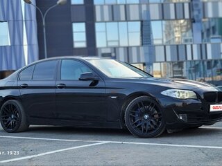 2013 BMW 5 серии 530d xDrive VI (F10/F11/F07), чёрный, 1900000 рублей, вид 3