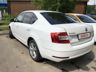 2018 Skoda Octavia III (A7) Рестайлинг, белый, 1370000 рублей, вид 3