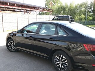2021 Volkswagen Jetta VII, чёрный, 1300000 рублей, вид 4
