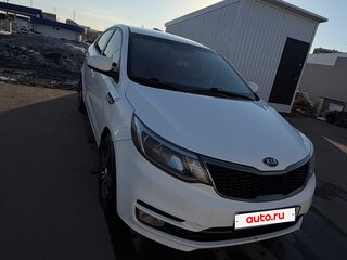 2015 Kia Rio III Рестайлинг, белый, 970000 рублей, вид 2