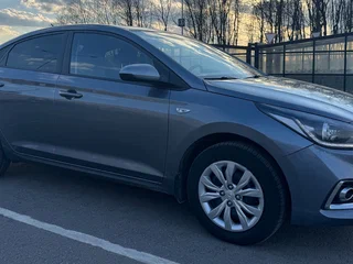 2018 Hyundai Solaris II, серый, 1340000 рублей, вид 4