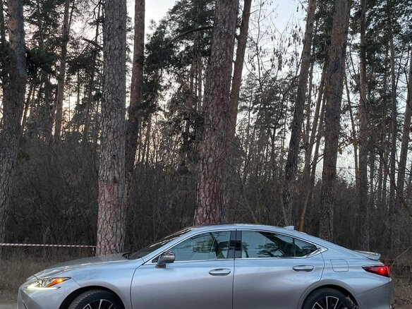 2024 Lexus ES 300h VII Рестайлинг, серый, 5500000 рублей - вид 7