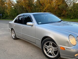 2000 Mercedes-Benz E-Класс 320 II (W210, S210) Рестайлинг, серый, 1350000 рублей, вид 3