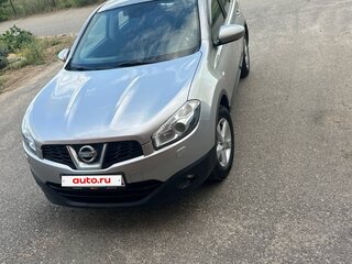 2013 Nissan Qashqai I Рестайлинг, серебристый, 790000 рублей, вид 1