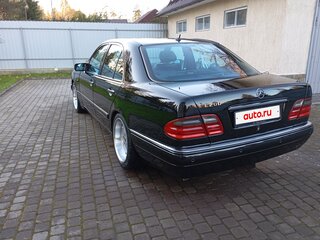1998 Mercedes-Benz E-Класс 320 II (W210, S210), чёрный, 750000 рублей, вид 5