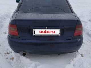 1998 Audi A4 I (B5), синий, 320000 рублей, вид 3