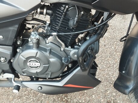 2021 Bajaj Pulsar 180, чёрный, 155000 рублей, вид 4
