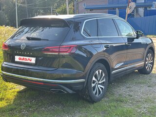 2020 Volkswagen Touareg III, чёрный, 4900000 рублей, вид 4
