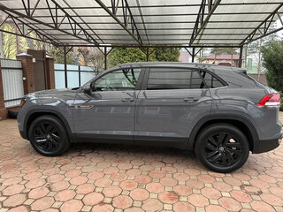 2021 Volkswagen Atlas Cross Sport I, серый, 3299999 рублей, вид 4