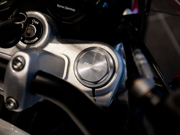 2026 Royal Enfield Super Meteor, пурпурный, 792000 рублей - вид 11