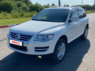 2010 Volkswagen Touareg I Рестайлинг, белый, 2050000 рублей, вид 1