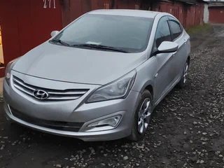 2016 Hyundai Solaris I Рестайлинг, серебристый, 650000 рублей, вид 2