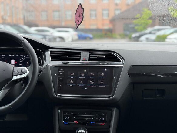 2023 Volkswagen Tiguan II Рестайлинг, белый, 3490000 рублей - вид 19