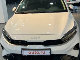 2023 Kia Cerato IV Рестайлинг, белый, 3100000 рублей, вид 2
