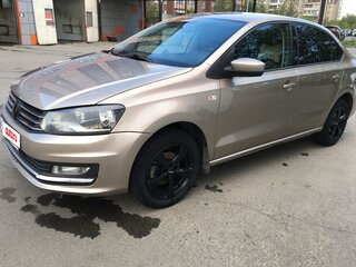 2015 Volkswagen Polo V Рестайлинг, бежевый, 820000 рублей, вид 4