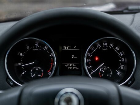 2013 Skoda Yeti I, красный, 700000 рублей, вид 5