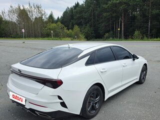 2021 Kia K5 III, белый, 1389000 рублей, вид 4
