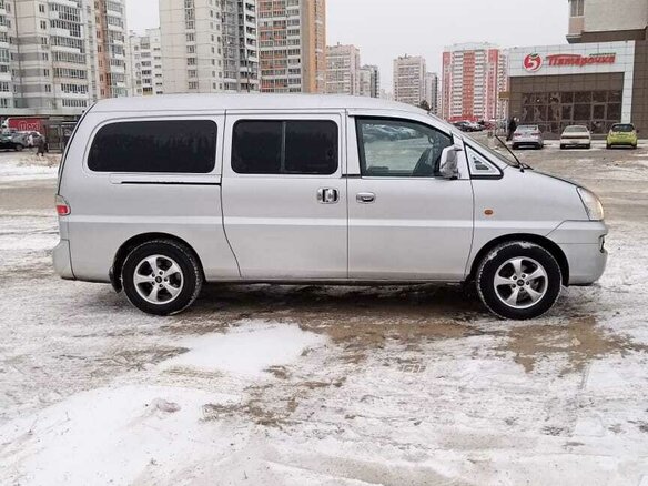 2007 Hyundai H-1 I Рестайлинг, серебристый, 1100000 рублей - вид 2