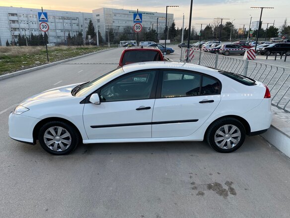 2008 Renault Laguna III, белый - вид 21