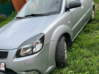 2010 Kia Rio II Рестайлинг, серебристый, 375000 рублей, вид 1